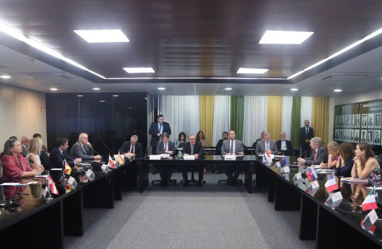 Foto: Treffen mit europäischen Regierungsvertretern in Brasilien